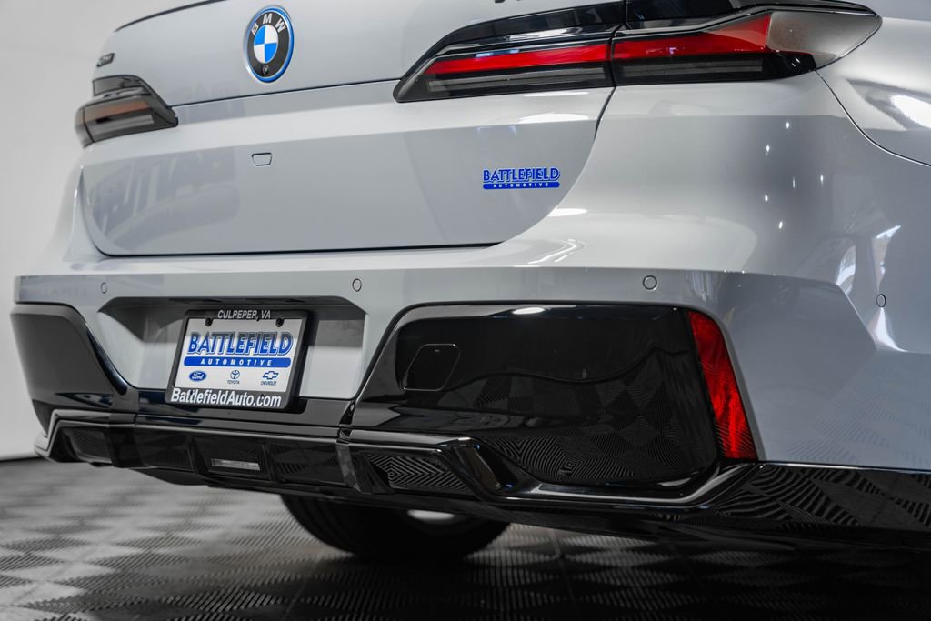 Used 2025 BMW 750e xDrive image 8