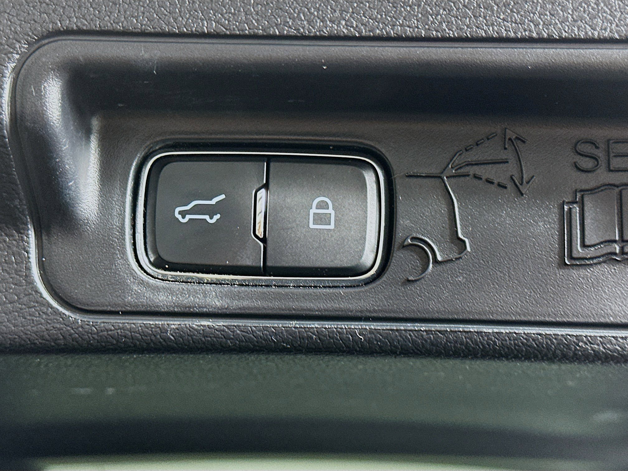 Used 2020 Ford Explorer XLT image 31