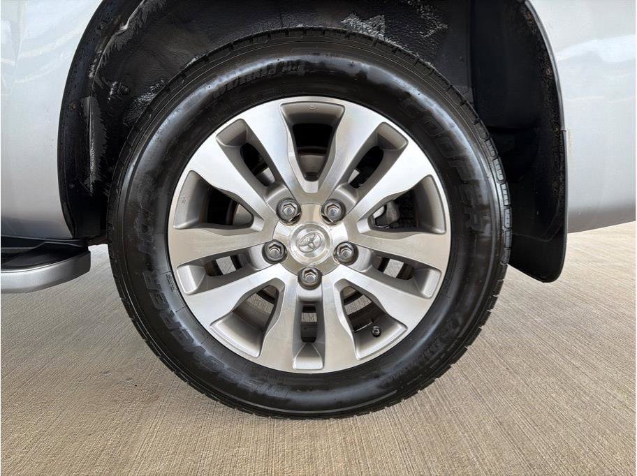 Used 2011 Toyota Sequoia Limited image 33