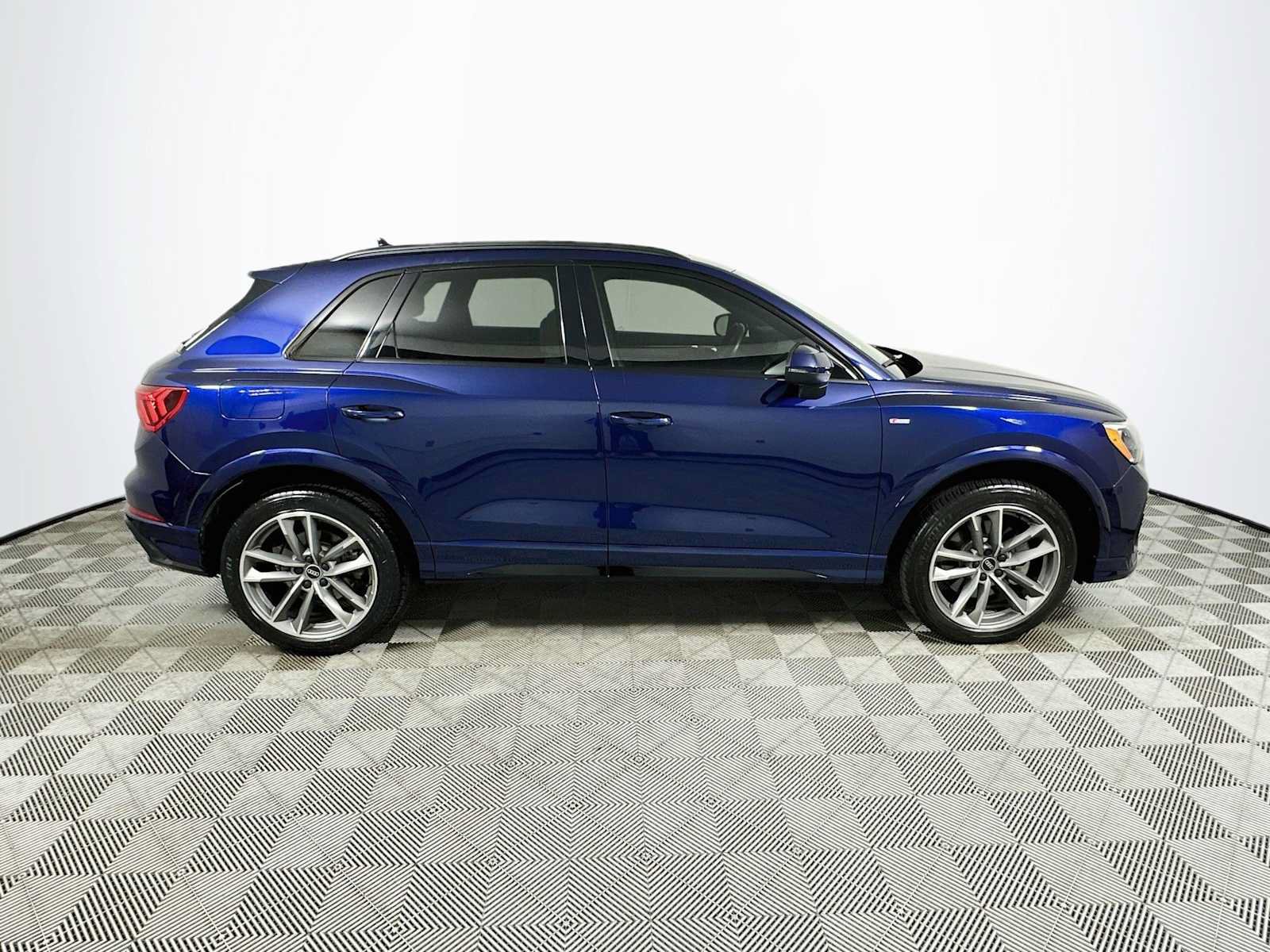 Used 2021 Audi Q3 2.0T Premium w/ Convenience Package AWD/4WD image 8