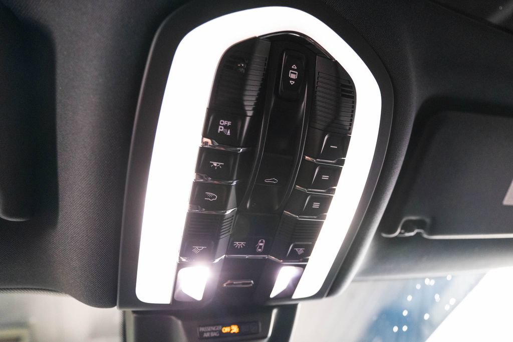 New 2026 Porsche Macan AWD/4WD image 28