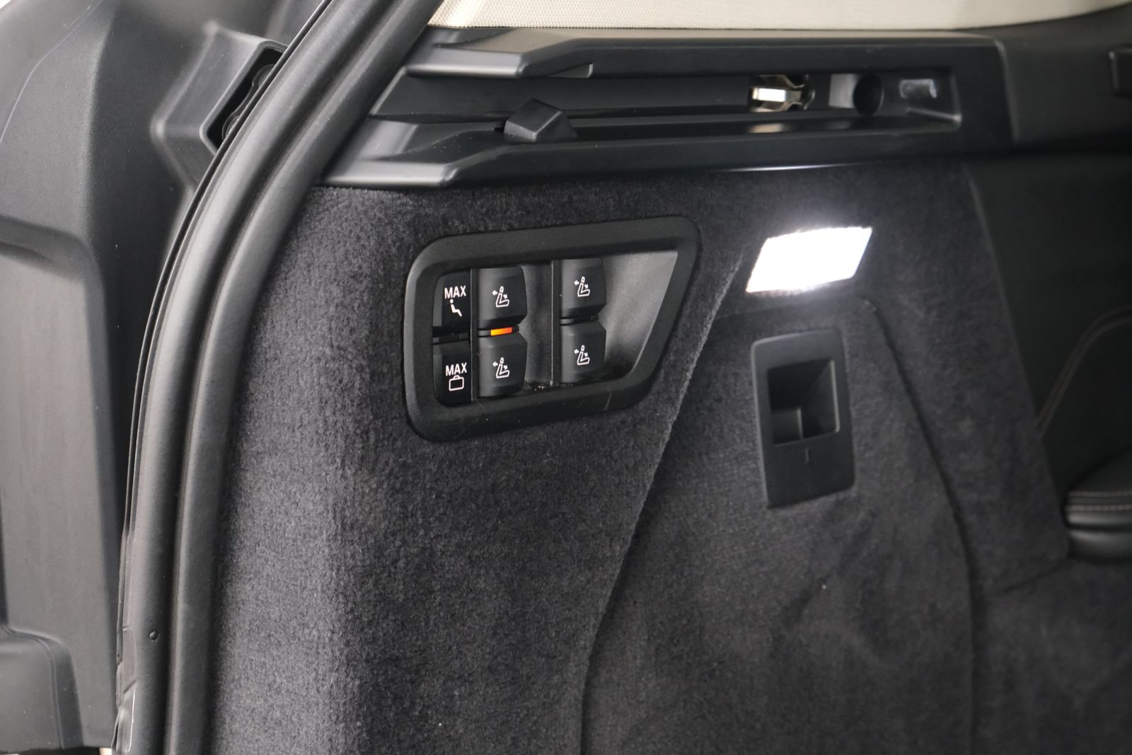 Used 2024 BMW X7 xDrive40i w/ Premium Package AWD/4WD image 38