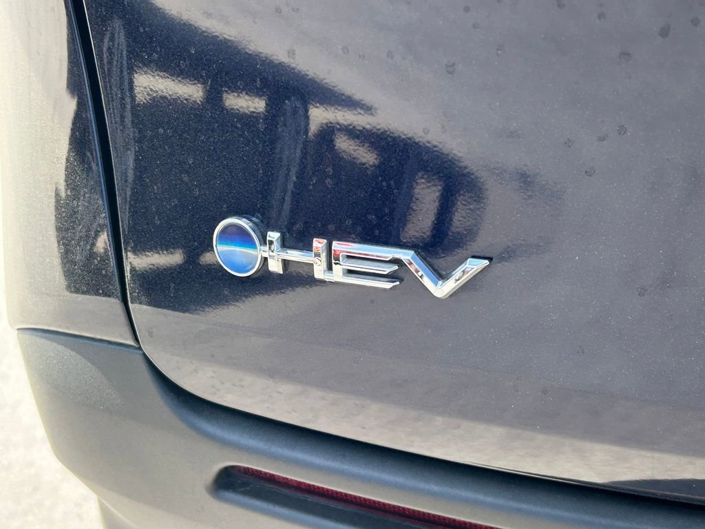 Used 2025 Toyota Sienna LE image 12