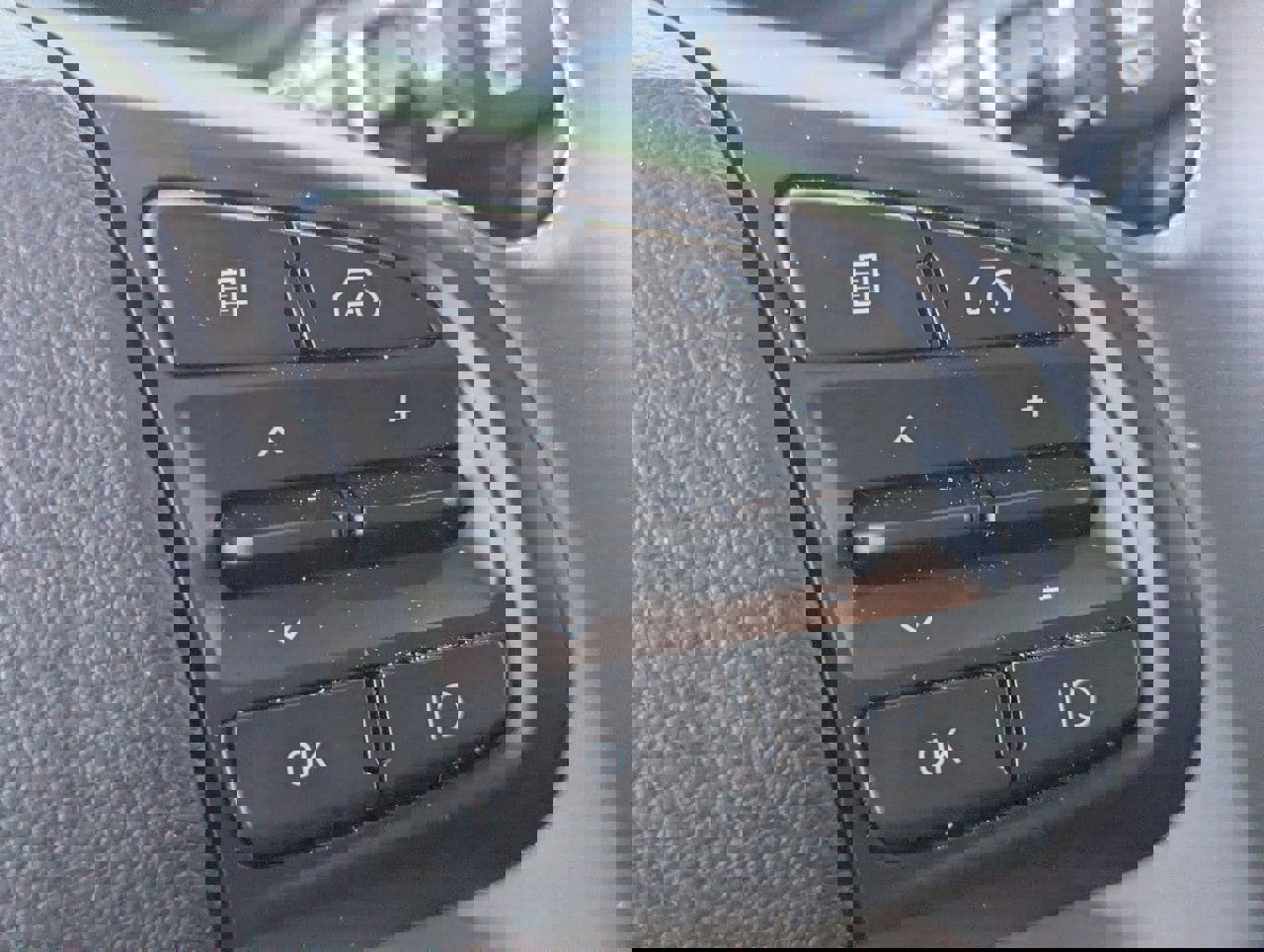 Used 2025 Hyundai Venue SEL image 31