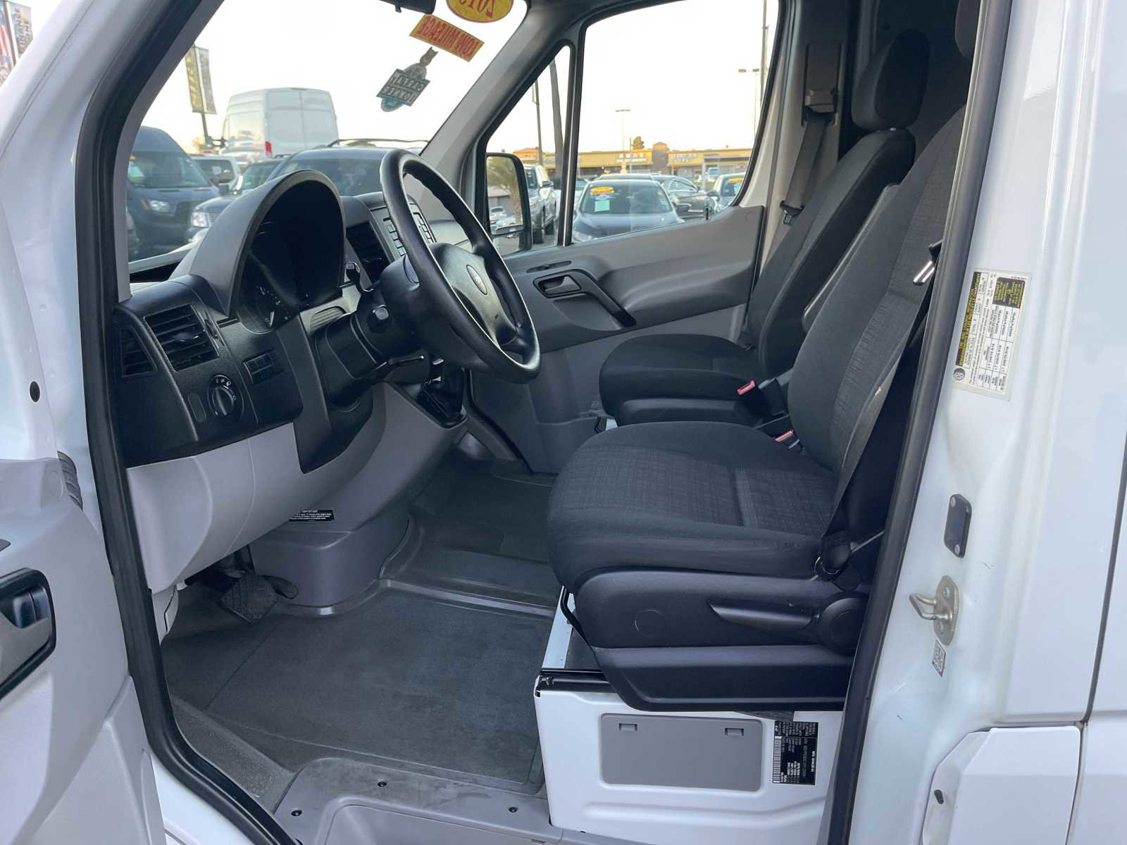 Used 2015 Freightliner Sprinter 2500 image 18