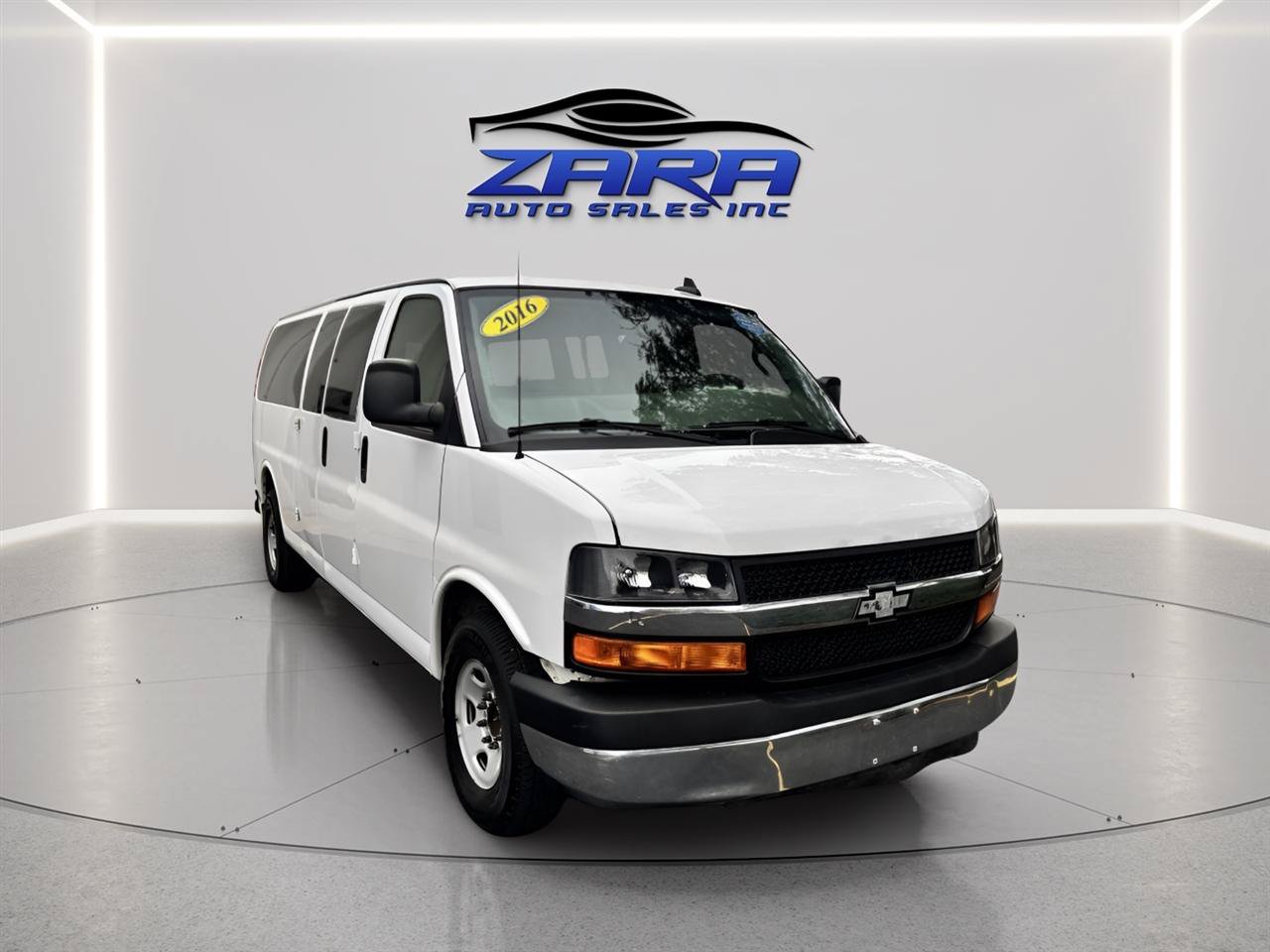 Used 2016 Chevrolet Express 3500 LT w/ LT Preferred Equipment Group RWD image 8