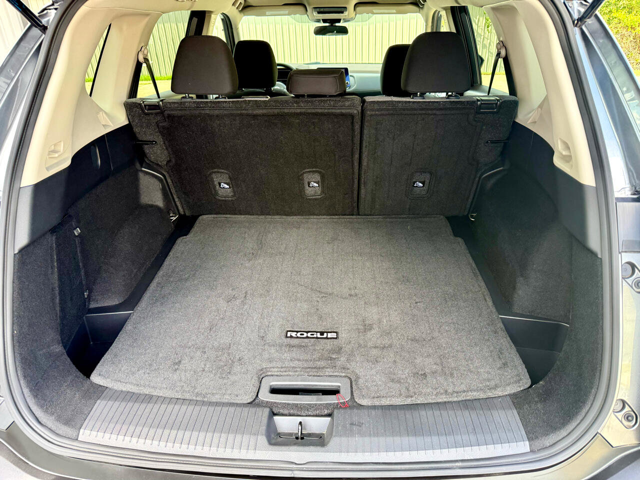 Used 2023 Nissan Rogue SV image 10