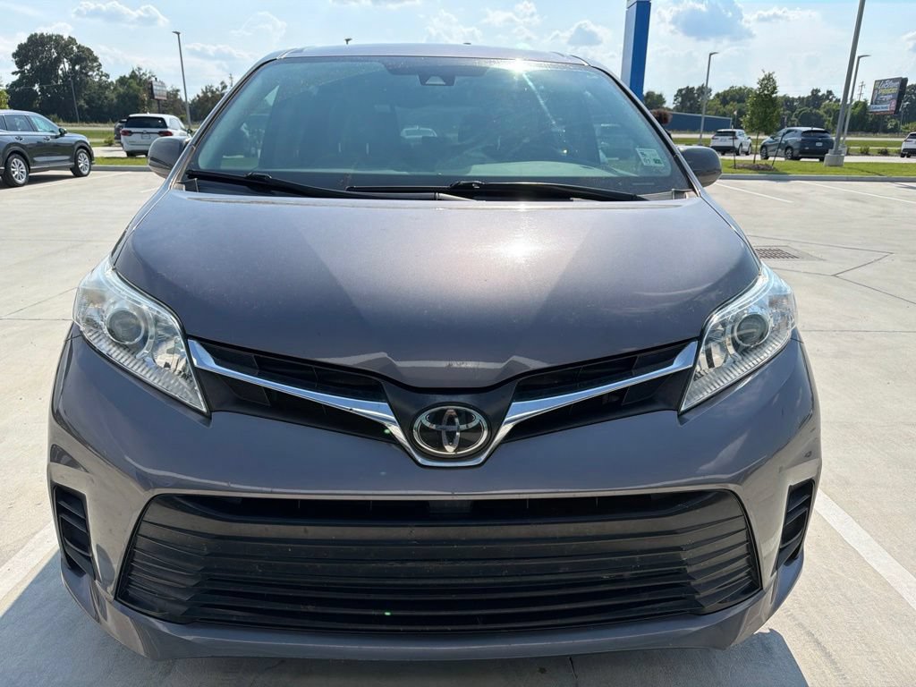 Used 2020 Toyota Sienna LE FWD image 2