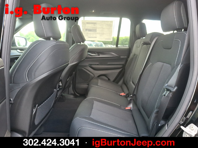 New 2026 Jeep Grand Cherokee Laredo w/ MOPAR Finishing Package AWD/4WD image 6