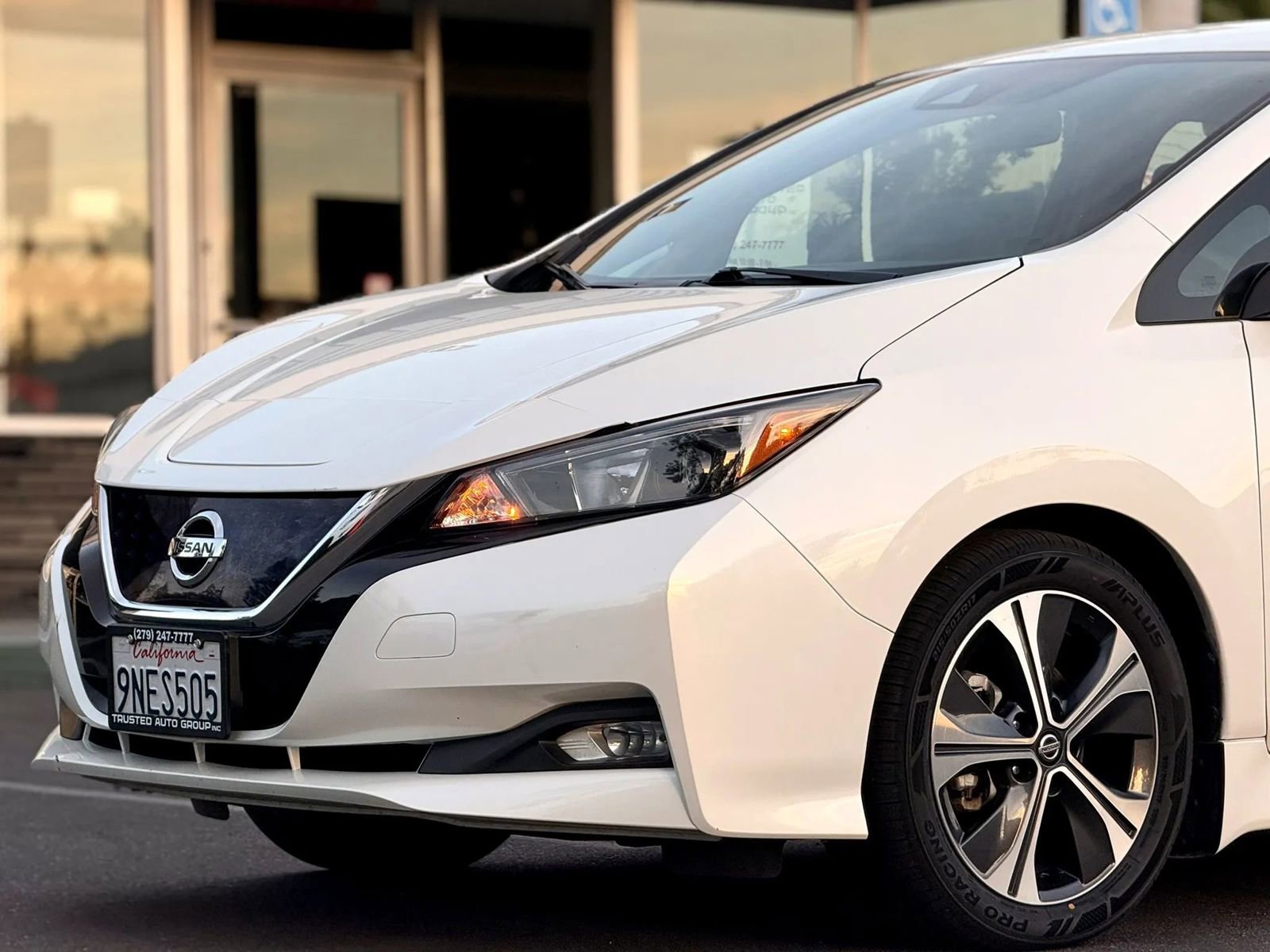 Used 2022 Nissan Leaf SV image 4
