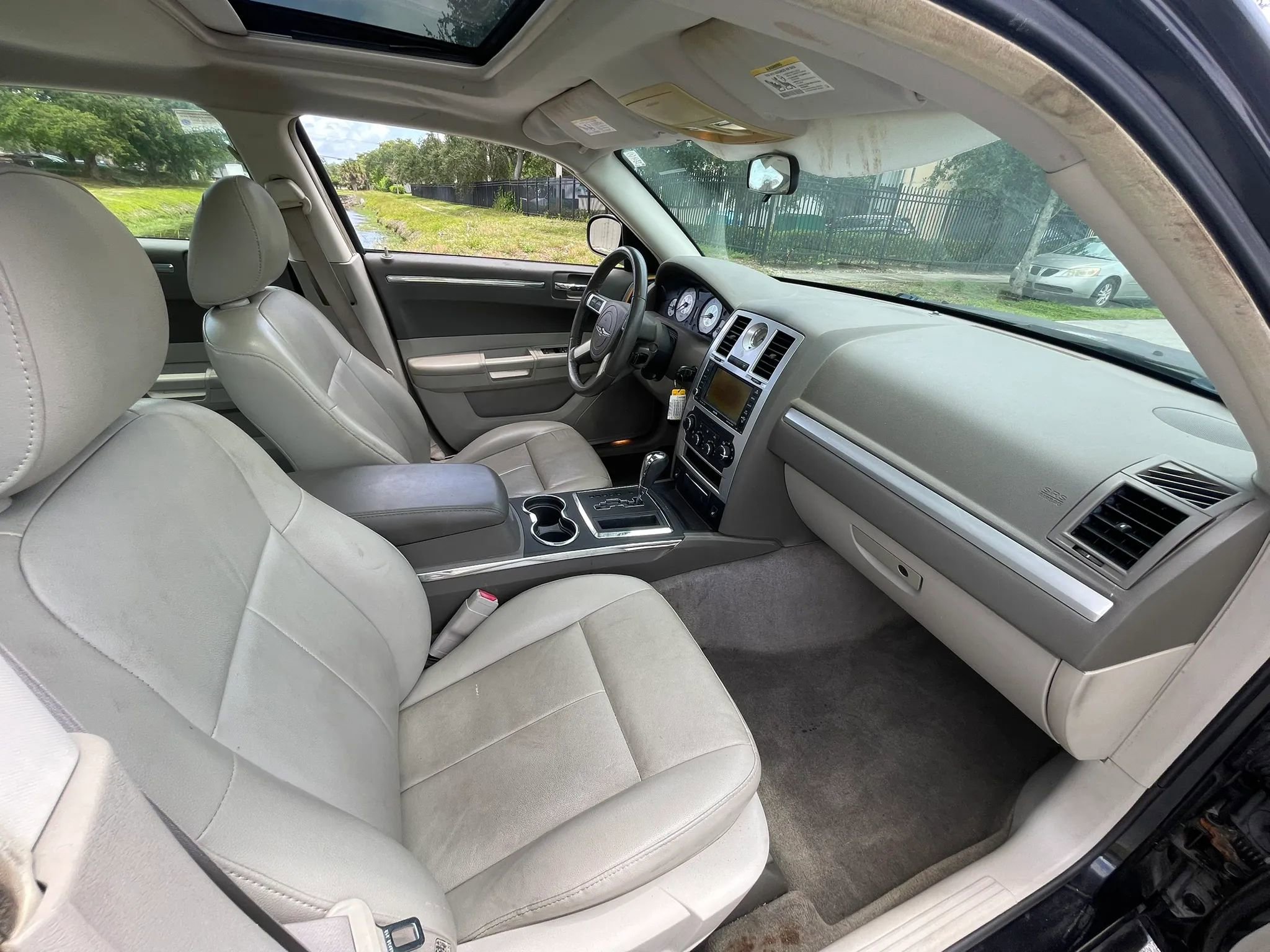 Used 2010 Chrysler 300 Touring RWD image 21