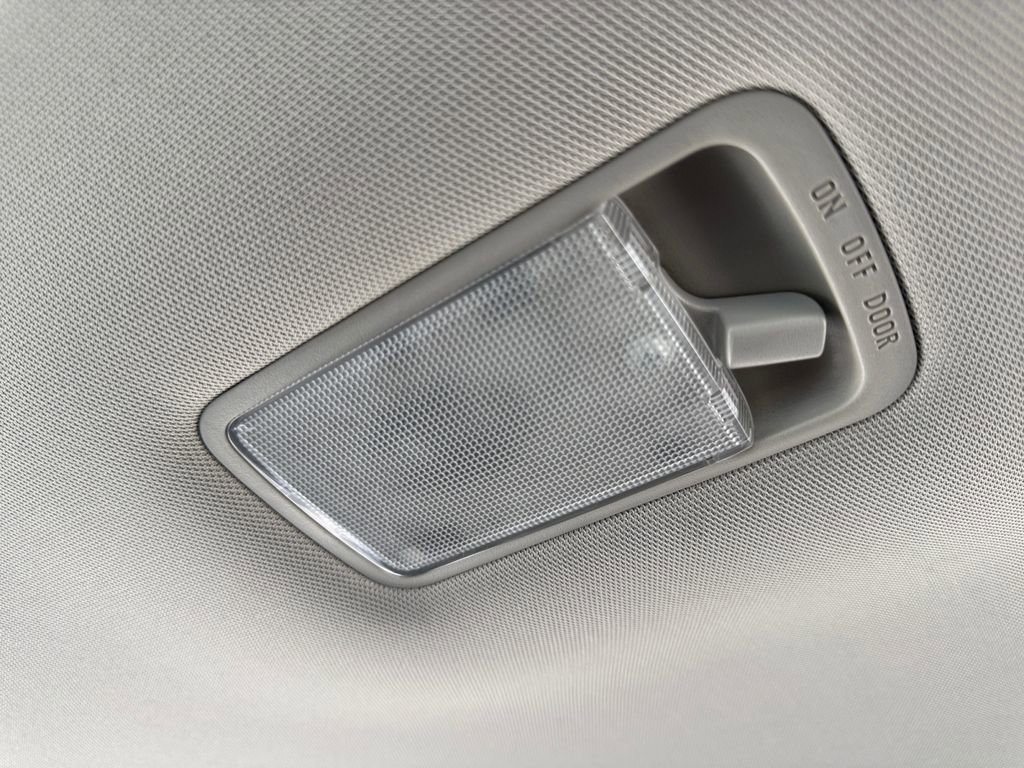 Used 2015 Nissan Versa Note SV FWD image 11
