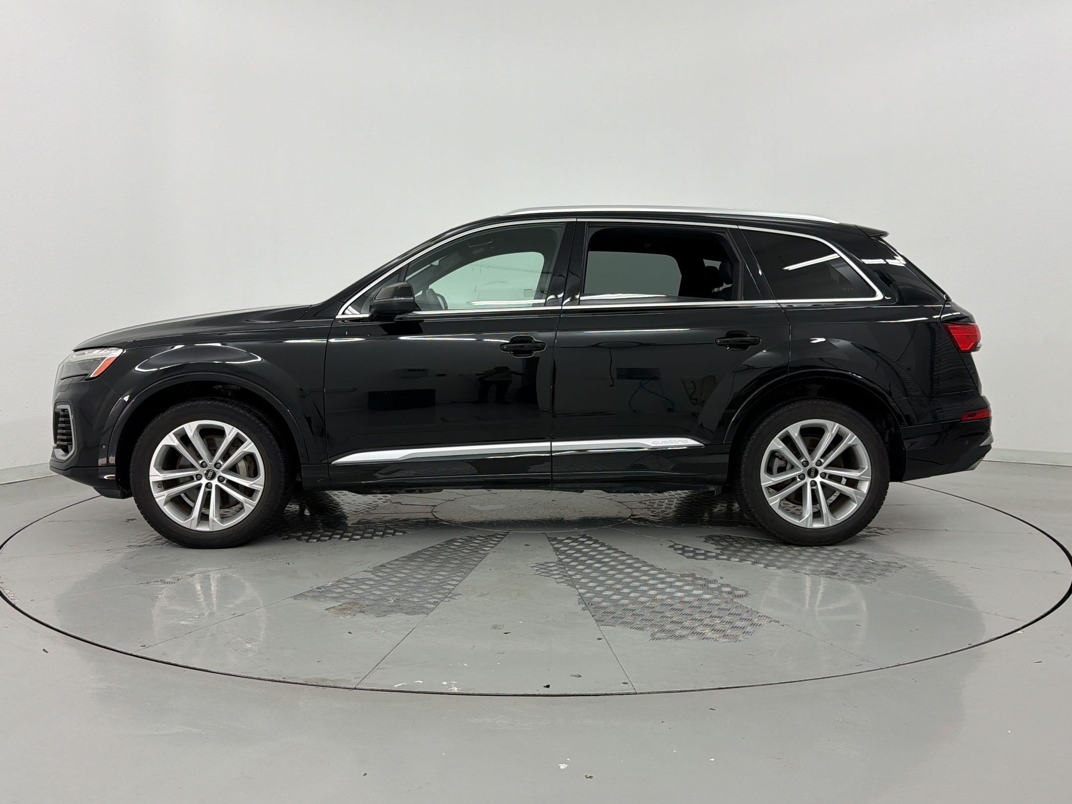 Used 2025 Audi Q7 3.0T Premium Plus AWD/4WD image 2
