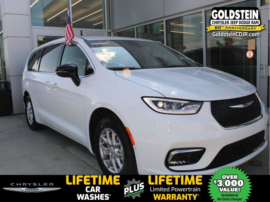 New 2026 Chrysler Pacifica Select