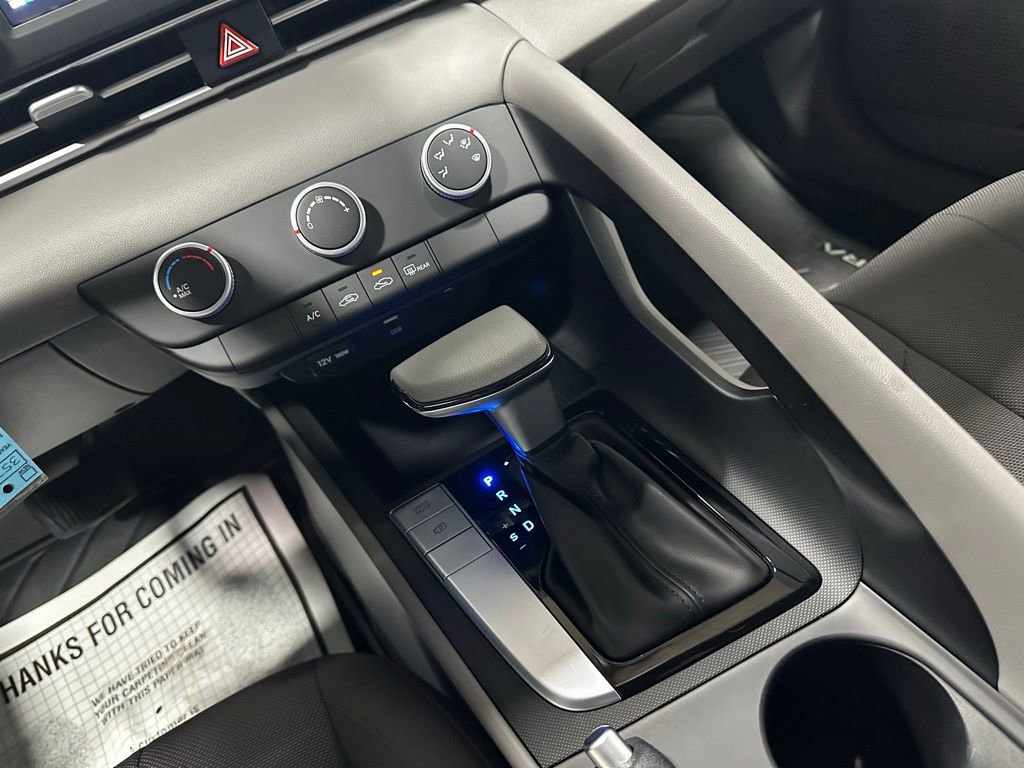 Used 2025 Hyundai Elantra SE FWD image 34