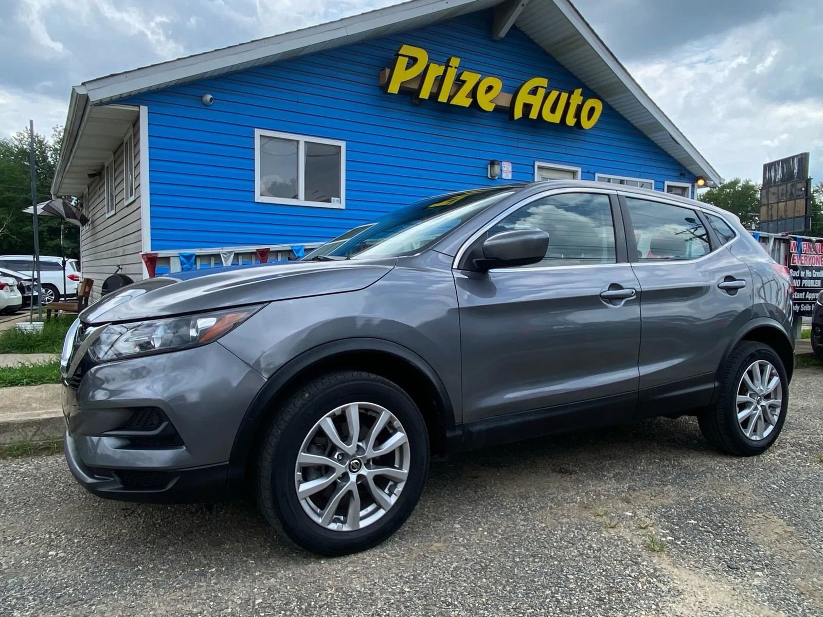 Used 2021 Nissan Rogue Sport S image 2