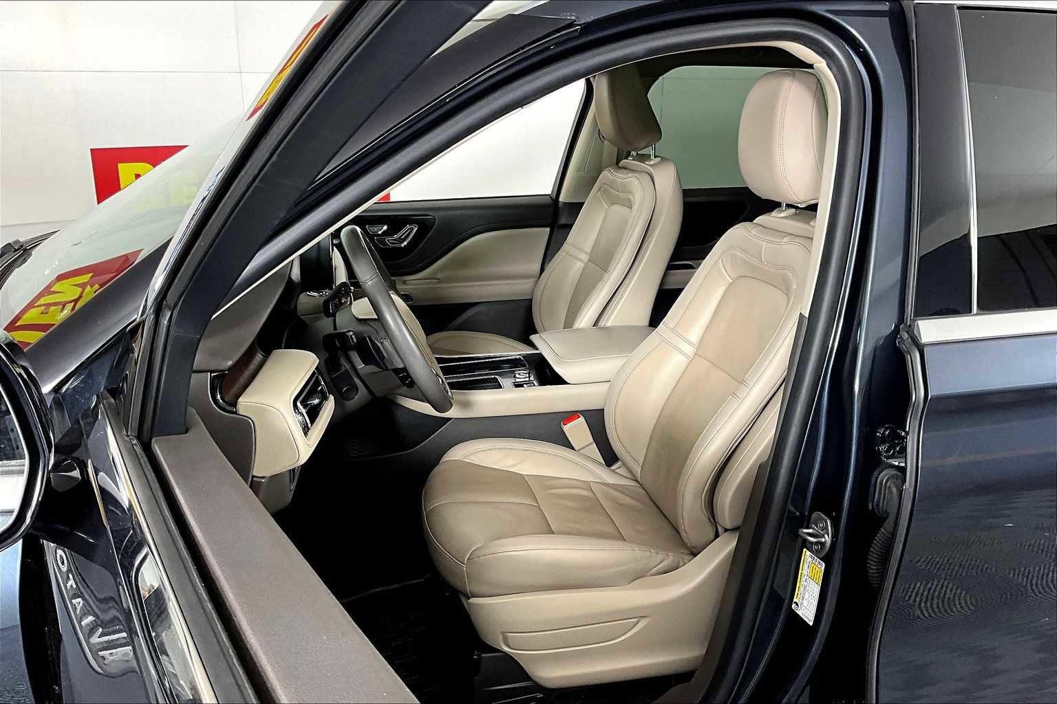 Used 2022 Lincoln Aviator Reserve w/ Elements Package Plus image 7