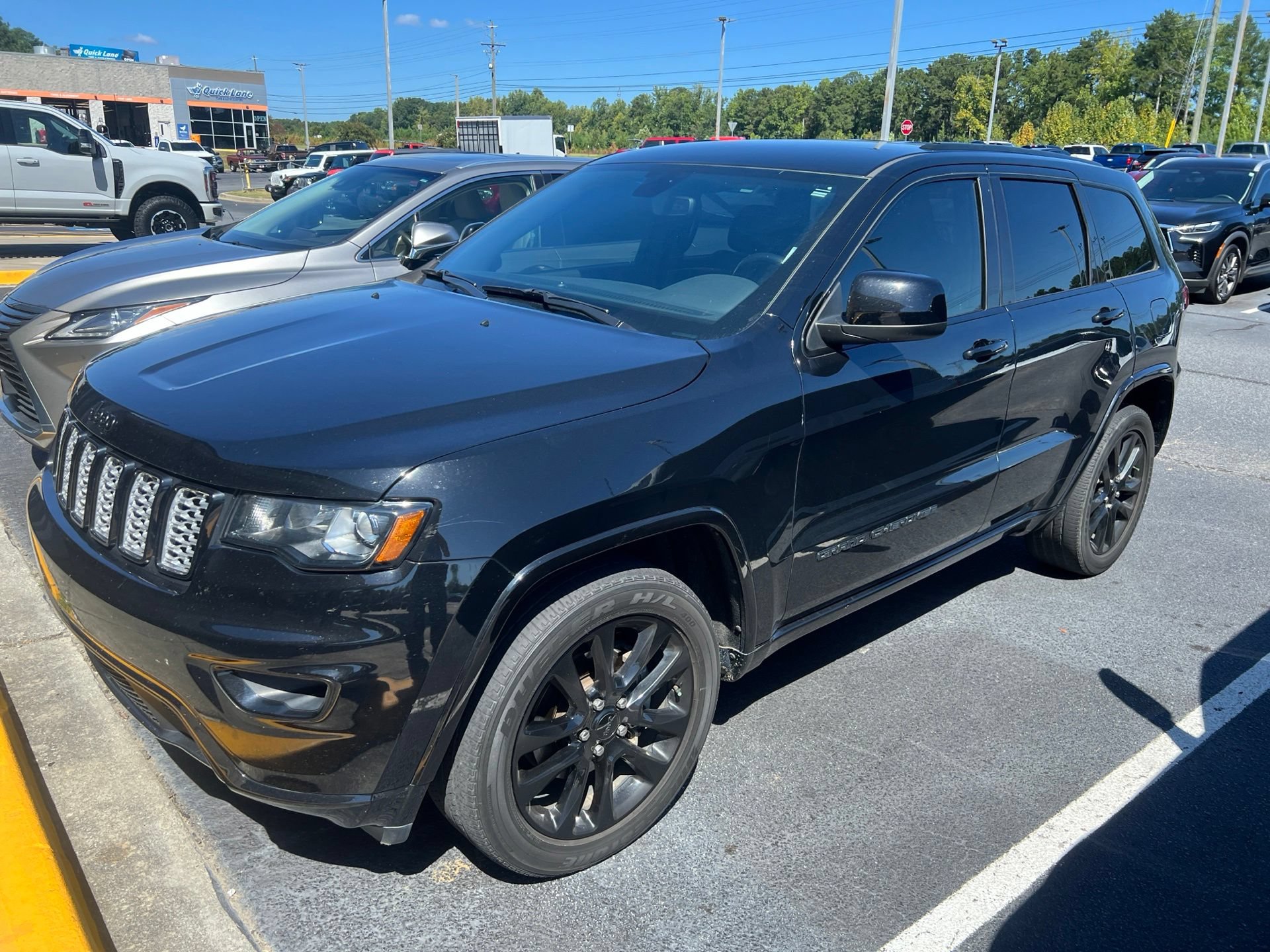 Used 2020 Jeep Grand Cherokee Altitude RWD image 1