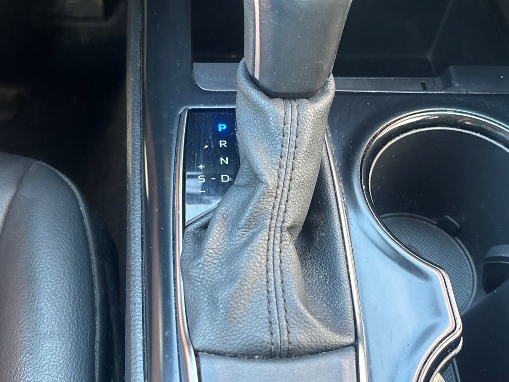Used 2020 Toyota Camry SE FWD image 14