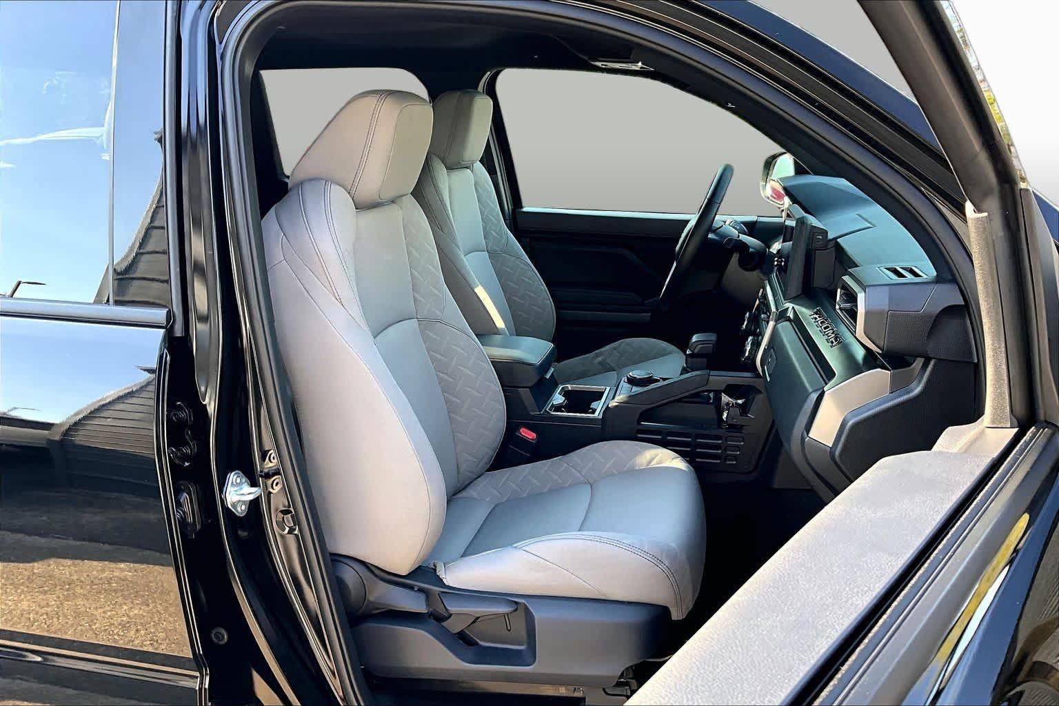 Used 2026 Toyota Tacoma SR5 AWD/4WD image 8