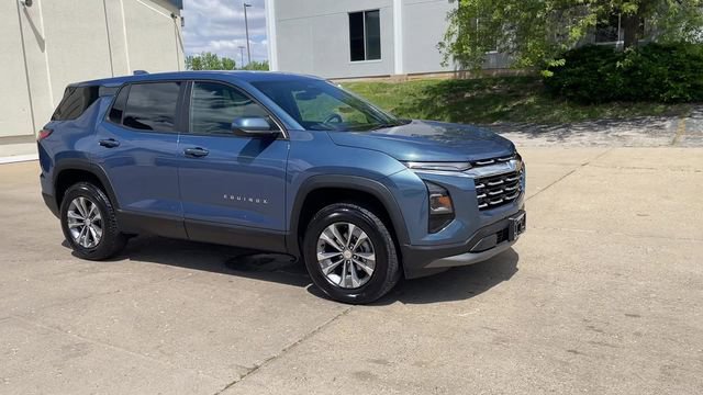 Used 2025 Chevrolet Equinox LT FWD image 2