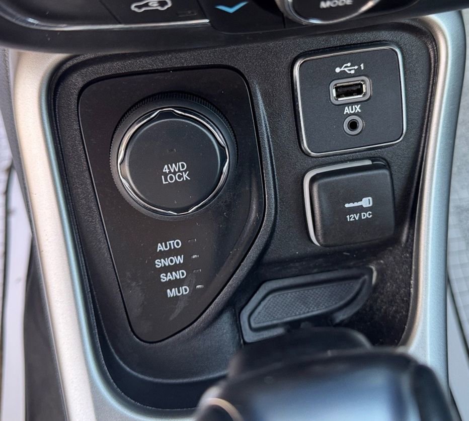 Used 2021 Jeep Compass Latitude image 28