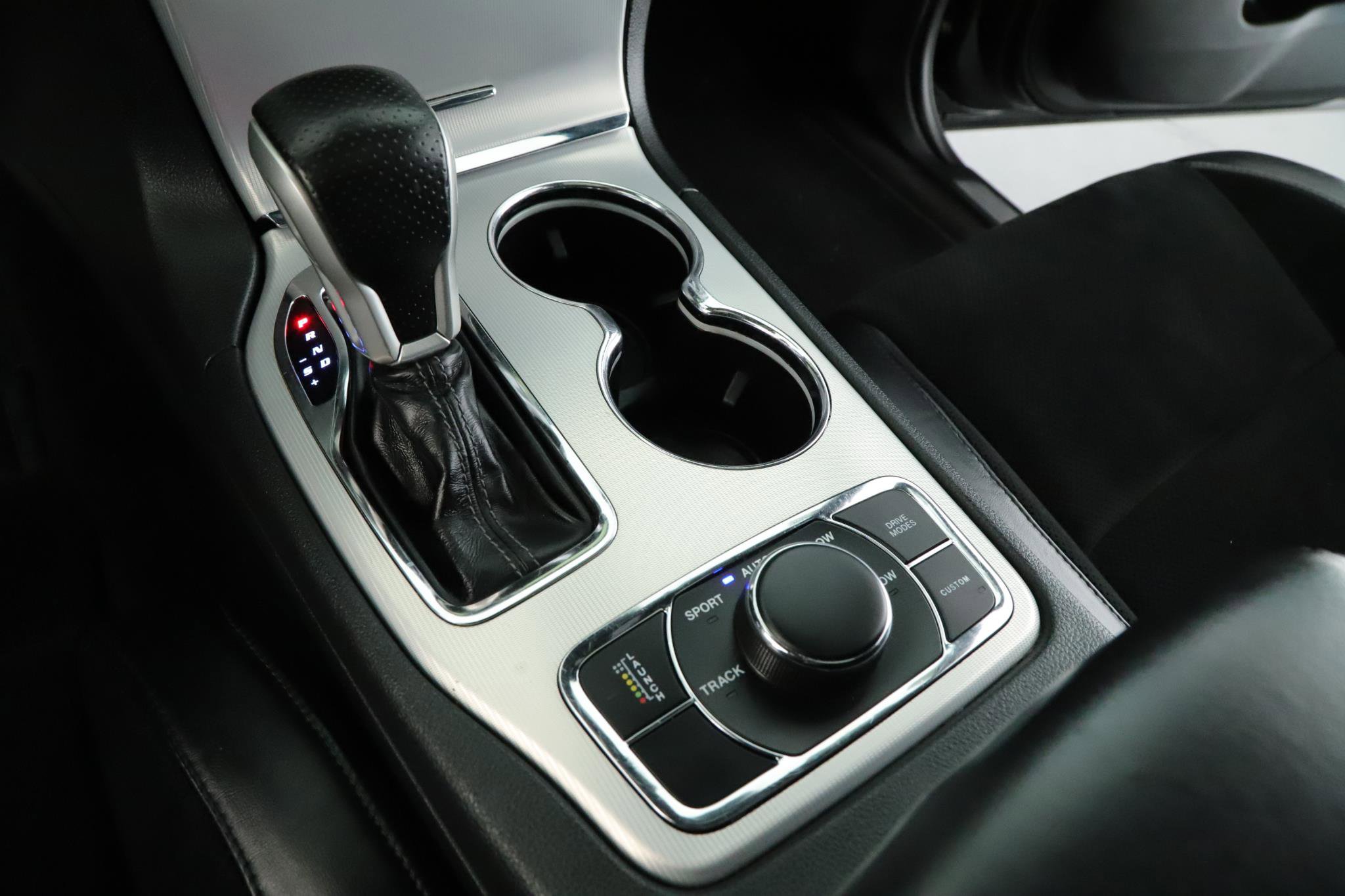 Used 2018 Jeep Grand Cherokee SRT image 16