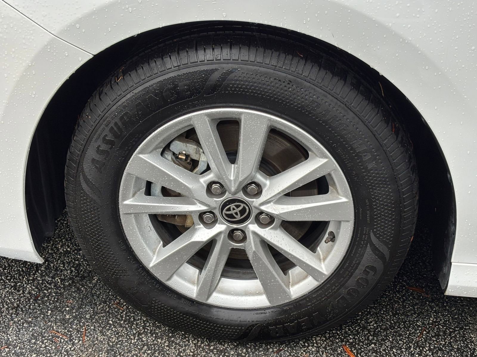 Used 2025 Toyota Camry LE image 30