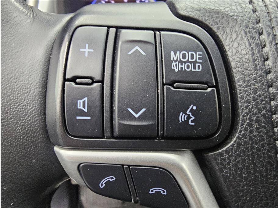 Used 2019 Toyota Highlander XLE FWD image 16