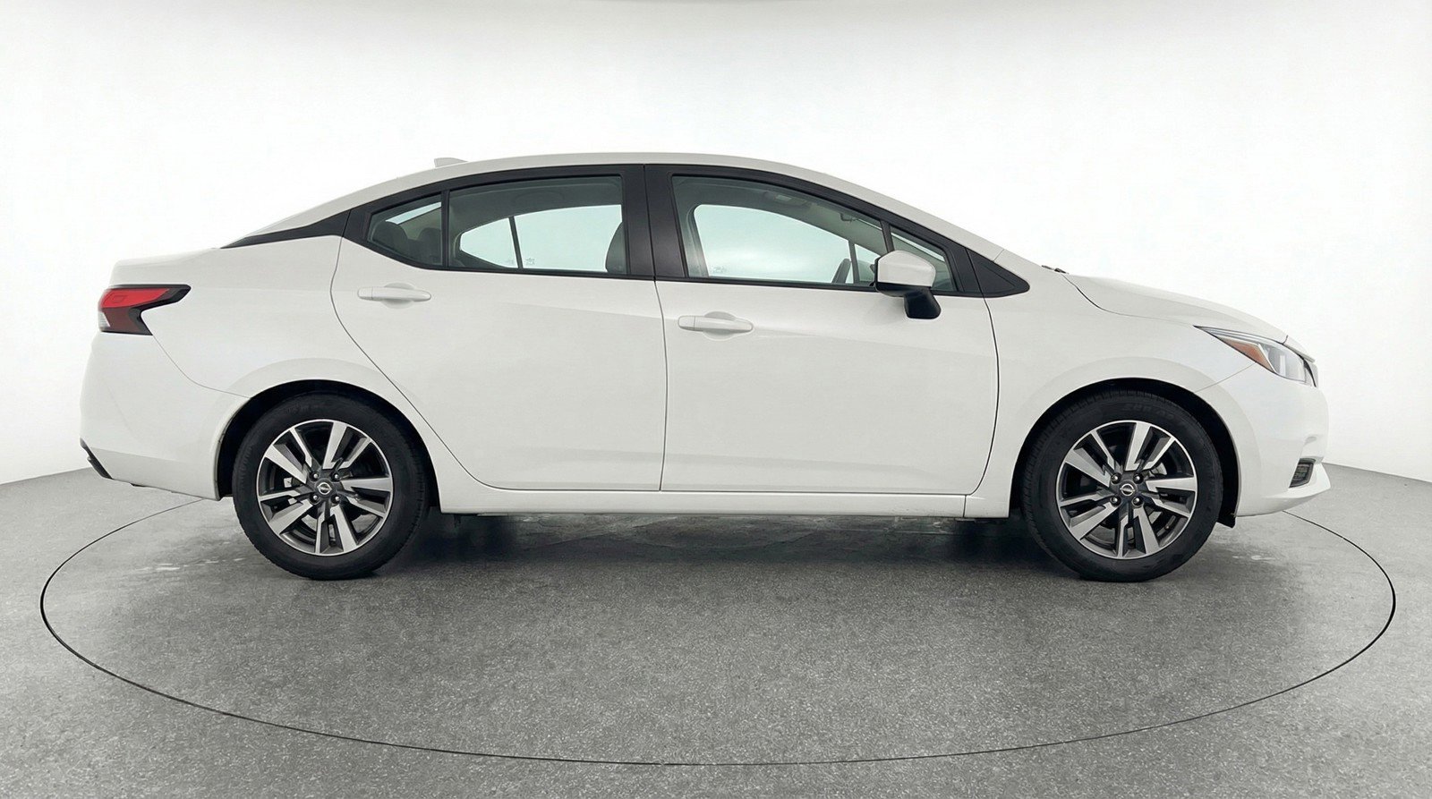 Used 2025 Nissan Versa SV FWD image 11