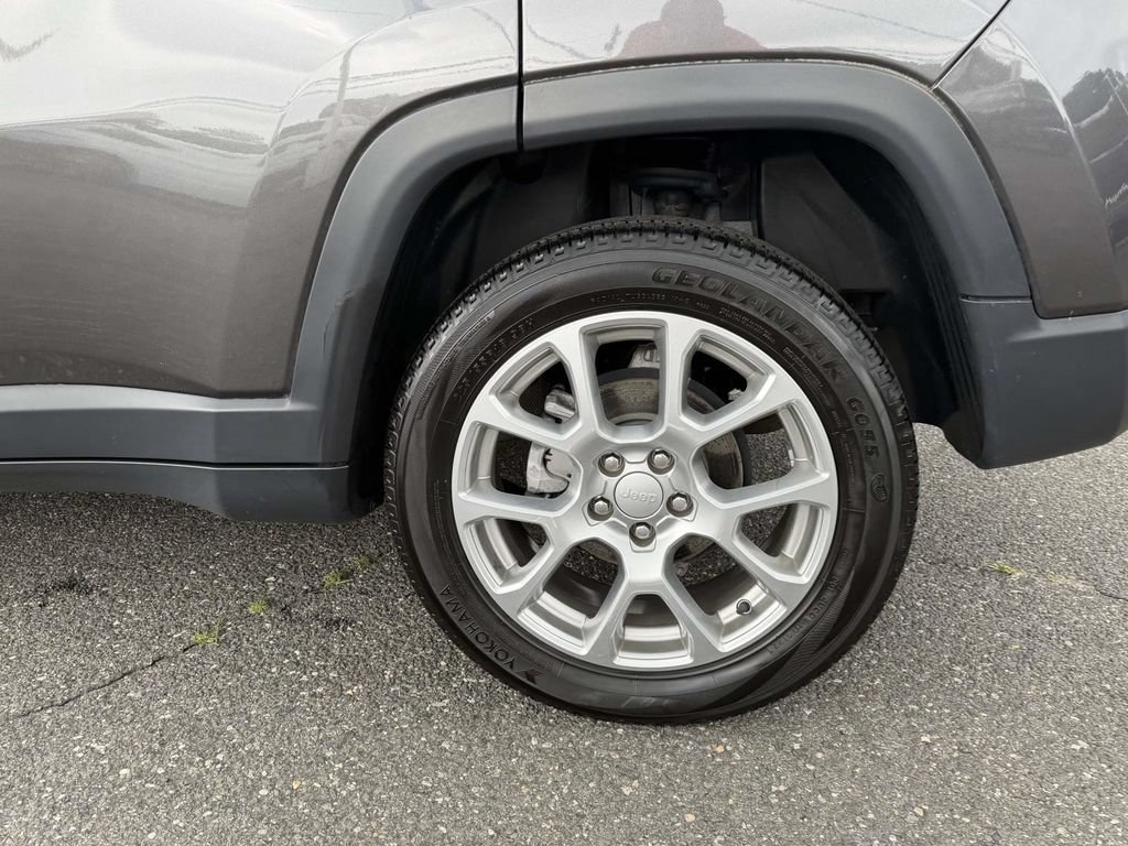 Used 2023 Jeep Compass Latitude AWD/4WD image 11
