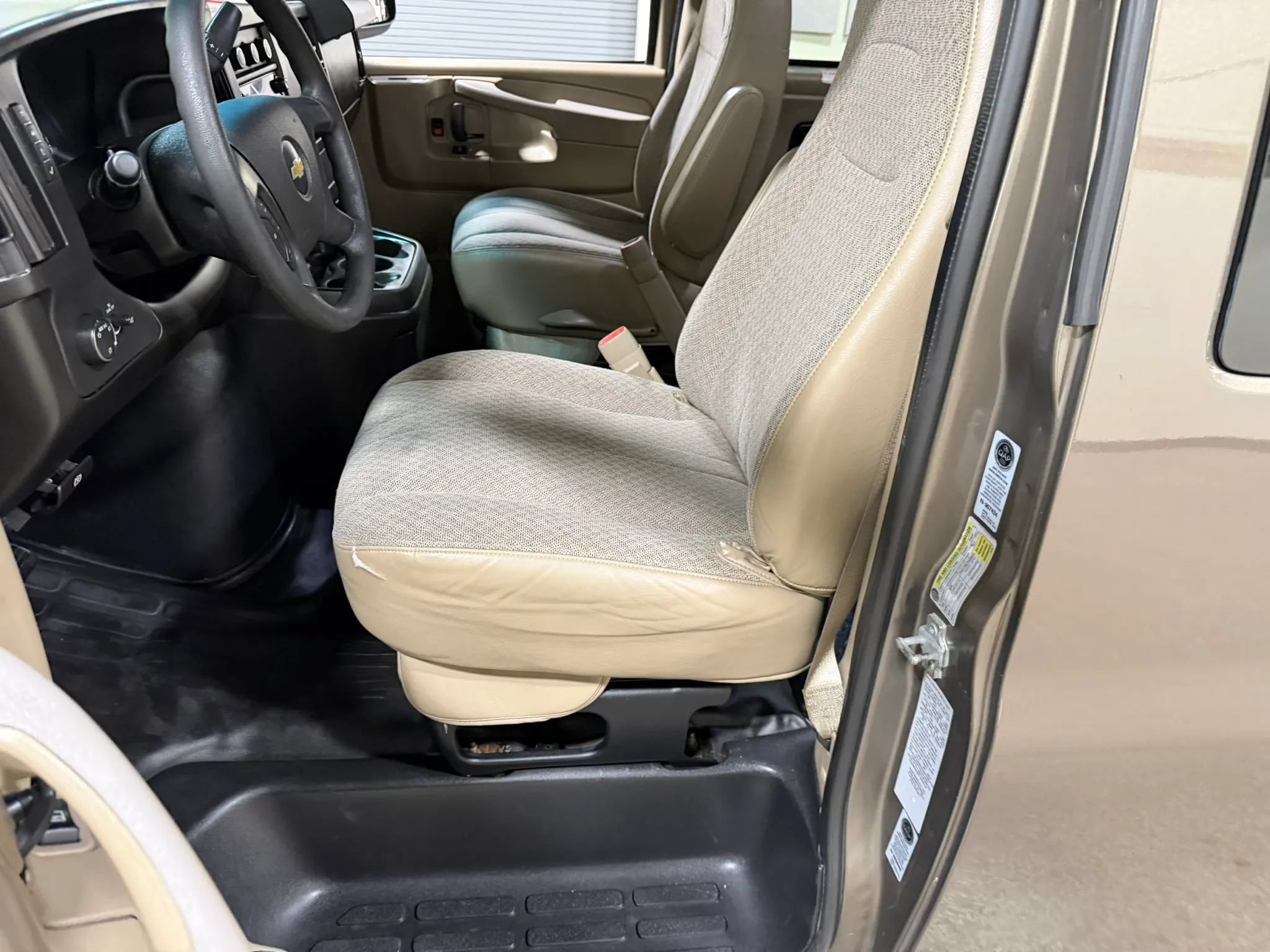 Used 2014 Chevrolet Express 3500 LT w/ LT Preferred Equipment Group RWD image 31