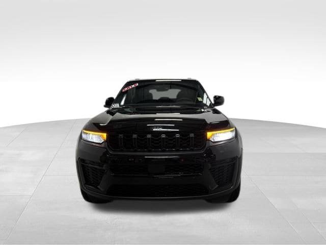 New 2026 Jeep Grand Cherokee Altitude AWD/4WD image 3