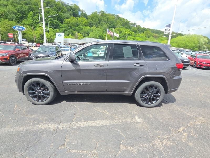 Used 2017 Jeep Grand Cherokee Altitude AWD/4WD image 4