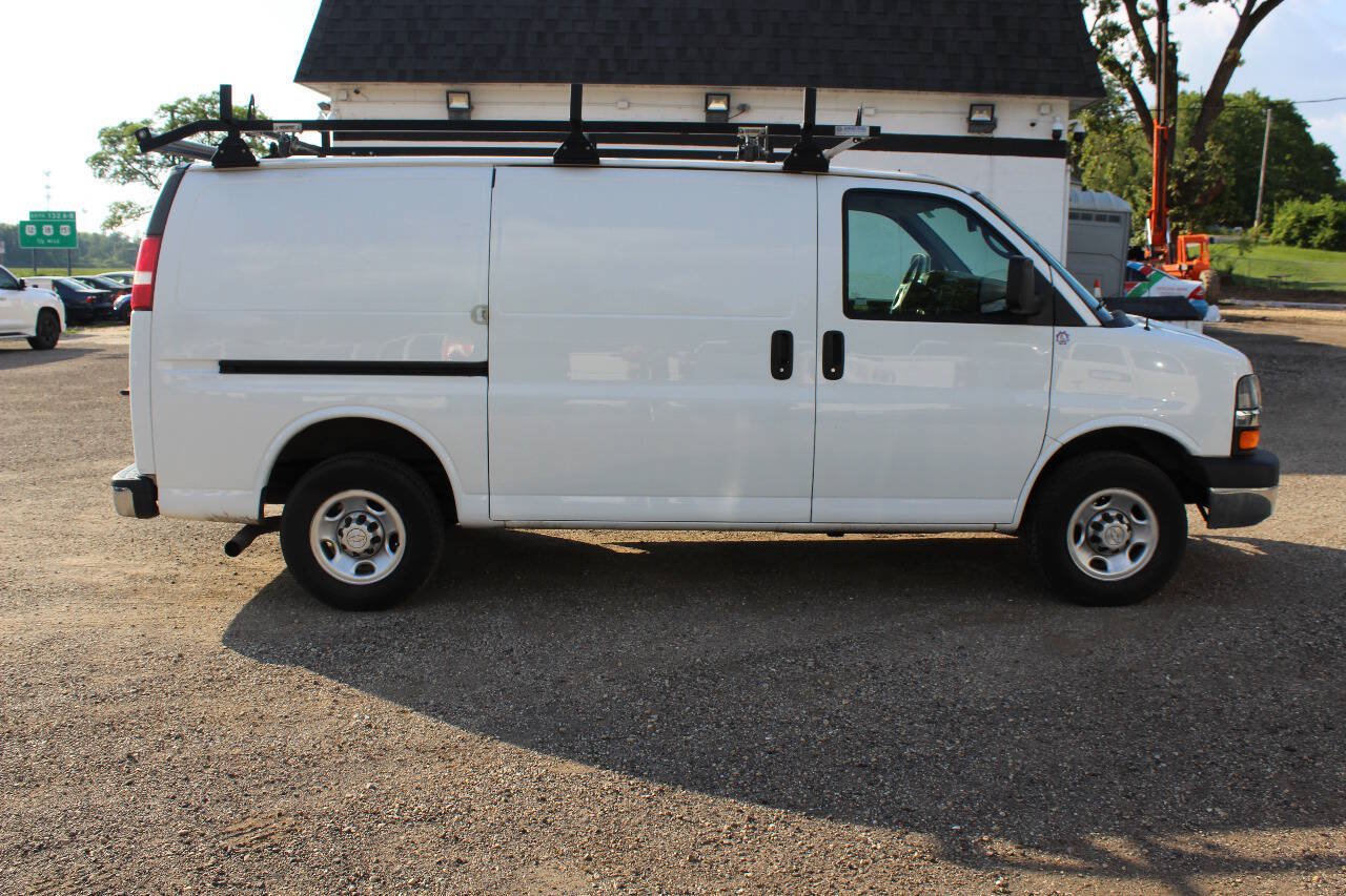 Used 2015 Chevrolet Express 3500 RWD image 4