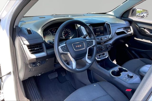 Used 2024 GMC Terrain SLE w/ Driver Convenience Package FWD image 12