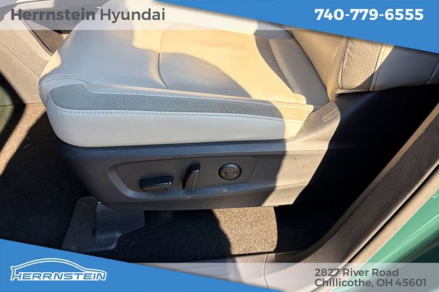 Used 2024 Nissan Pathfinder SL w/ Black Appearance Package AWD/4WD image 16