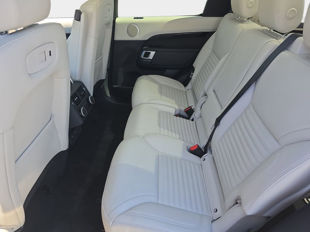 Certified 2025 Land Rover Discovery S image 16