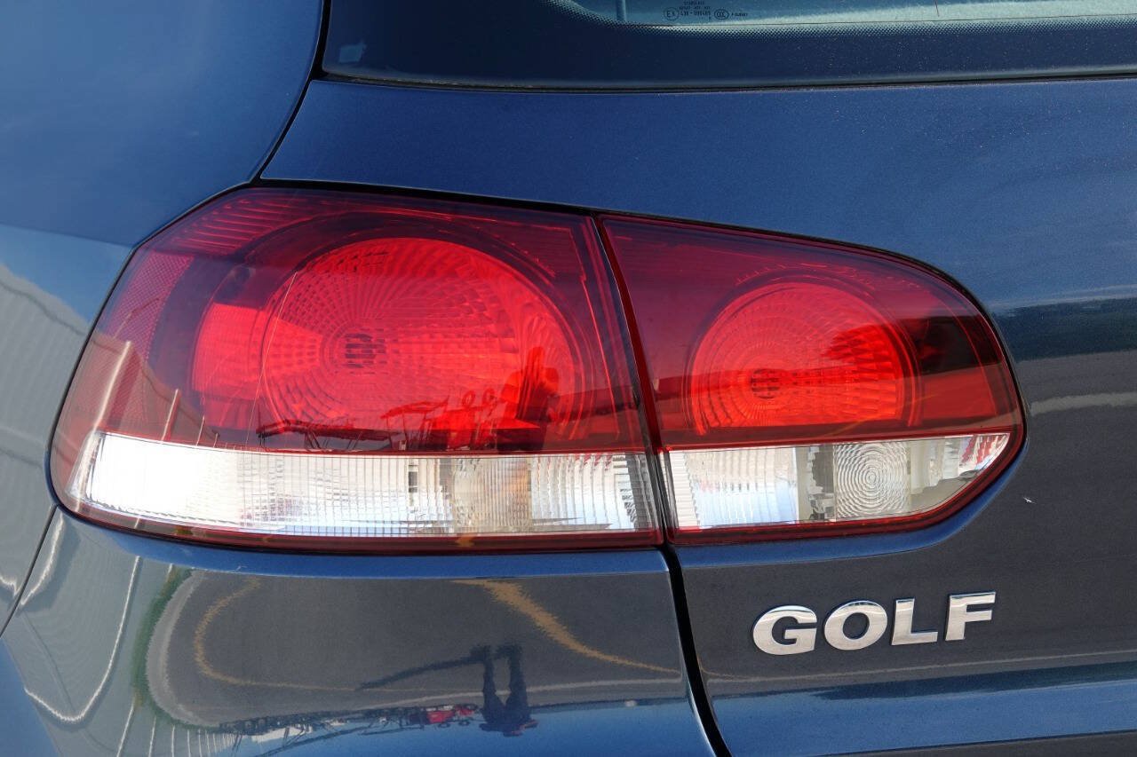 Used 2011 Volkswagen Golf TDI w/ Cold Weather Pkg FWD image 52