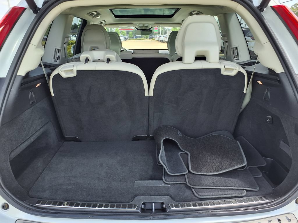 Used 2025 Volvo XC90 B5 Core AWD/4WD image 11