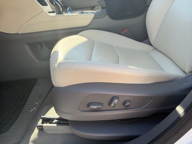 Used 2025 Cadillac XT5 Premium Luxury w/ Technology Package FWD image 9