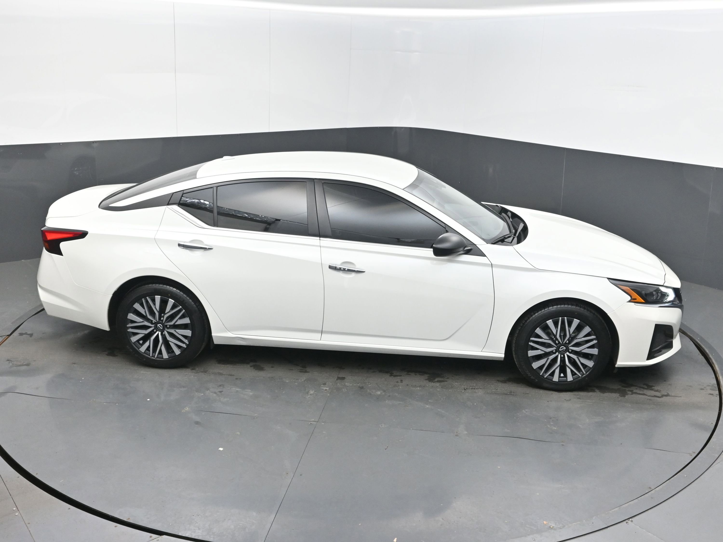 Used 2024 Nissan Altima 2.5 SV image 36