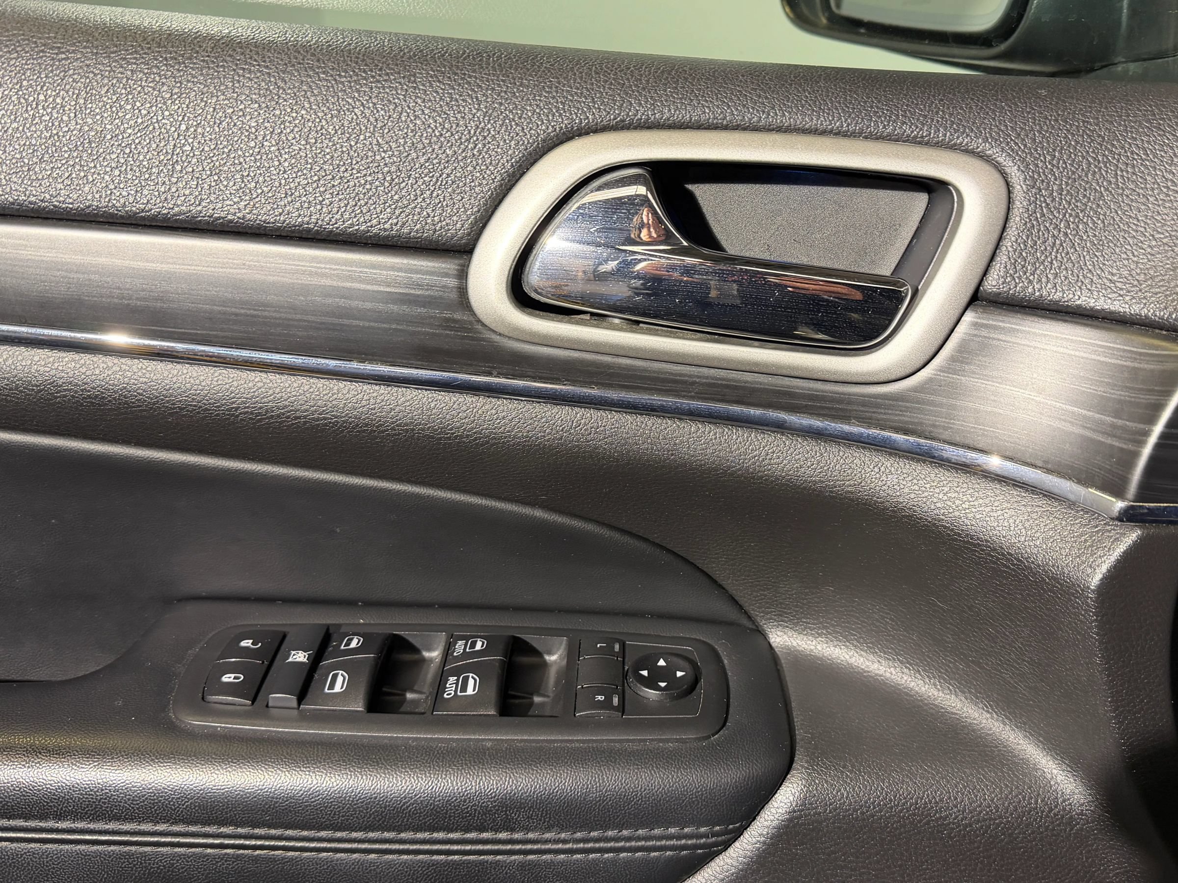 Used 2020 Jeep Grand Cherokee Limited w/ Luxury Group II RWD image 12