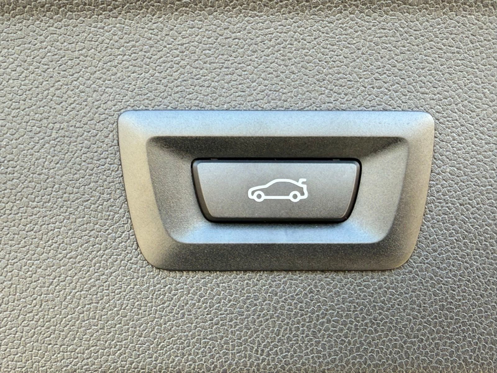 New 2026 BMW iX xDrive45 image 17