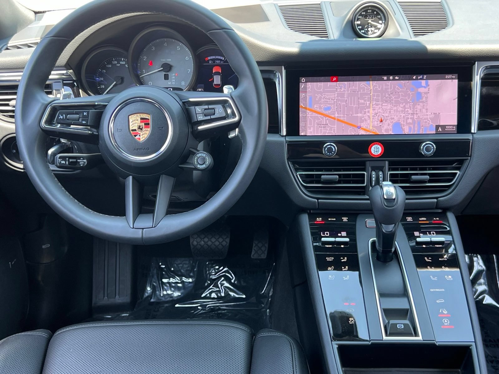 Certified 2025 Porsche Macan S AWD/4WD image 15