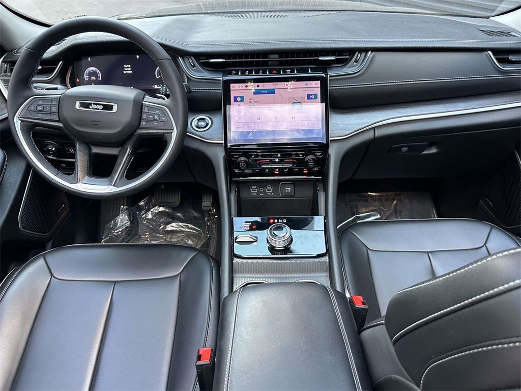 Used 2024 Jeep Grand Cherokee Limited image 14