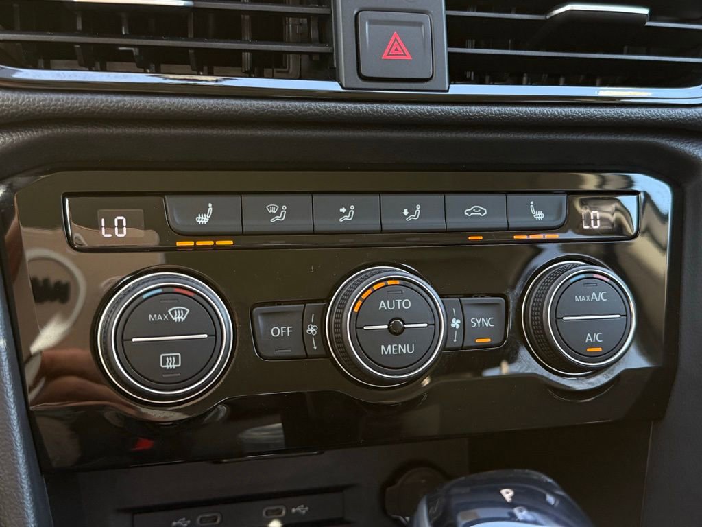 Used 2024 Volkswagen Taos SE image 11