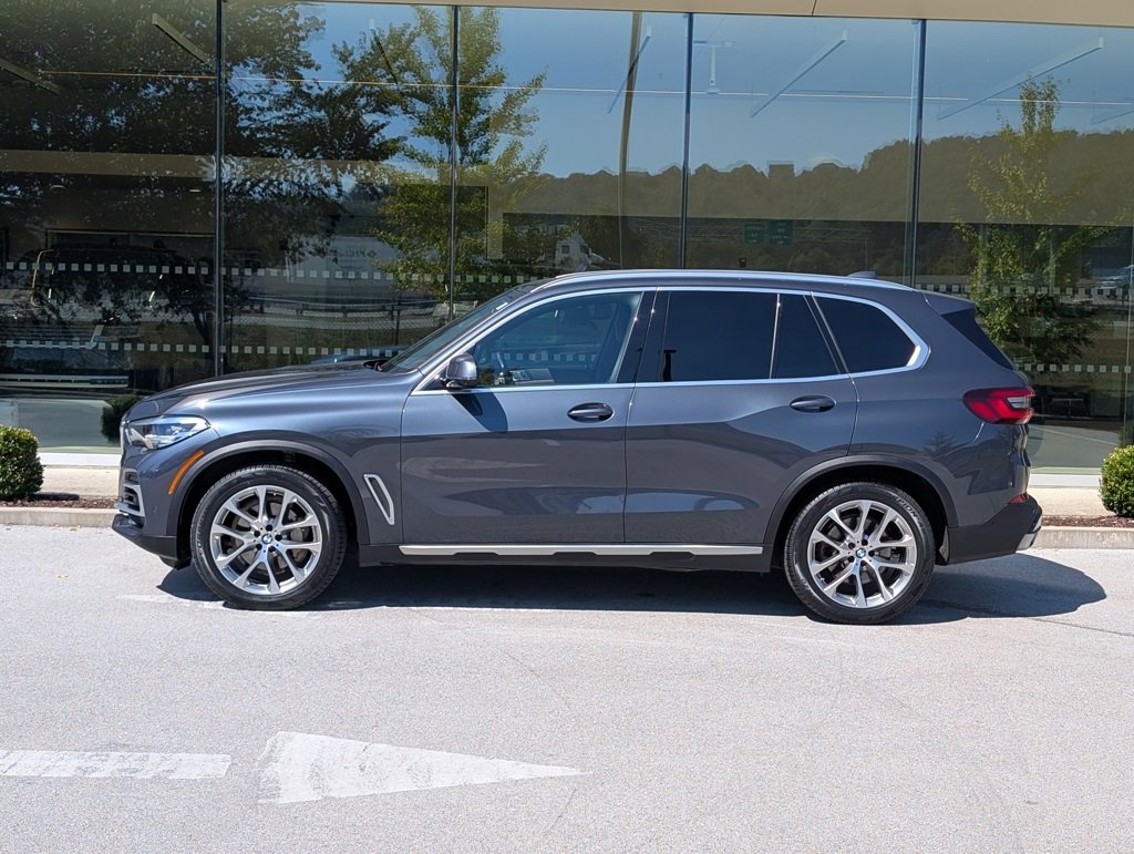 Used 2022 BMW X5 xDrive40i w/ Premium Package image 2