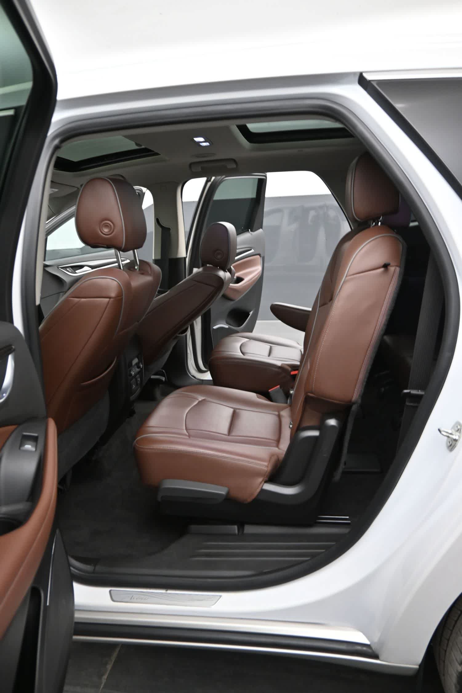 Used 2019 Buick Enclave Avenir w/ Avenir Technology Package AWD/4WD image 15