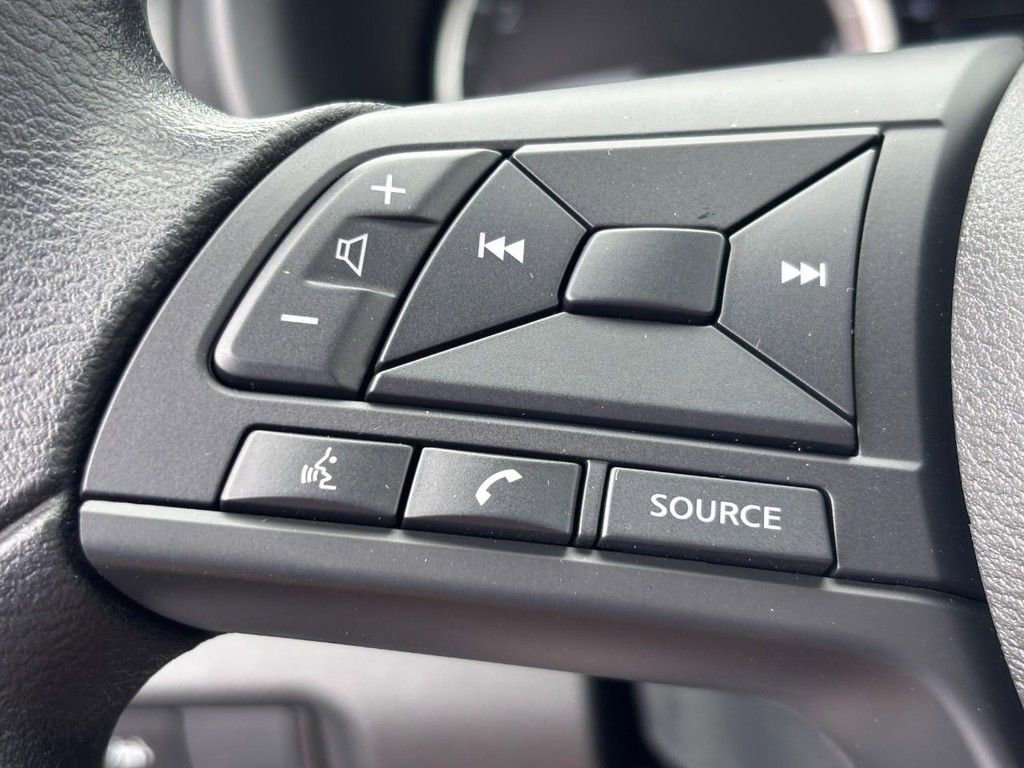 Used 2025 Nissan Kicks Play S image 11